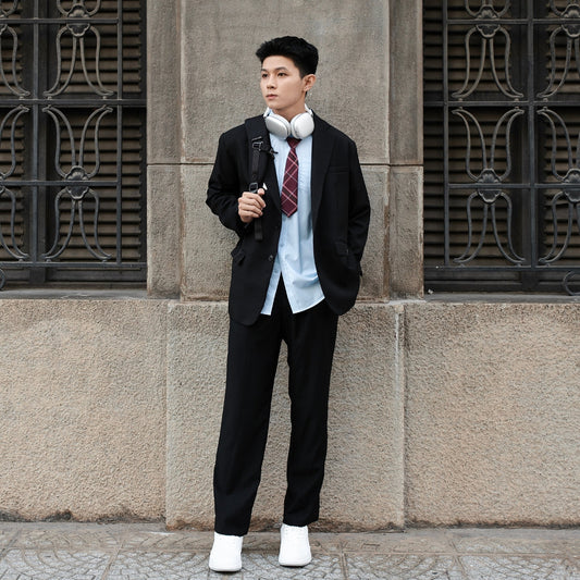So sánh phong cách classic và modern cho nam giới