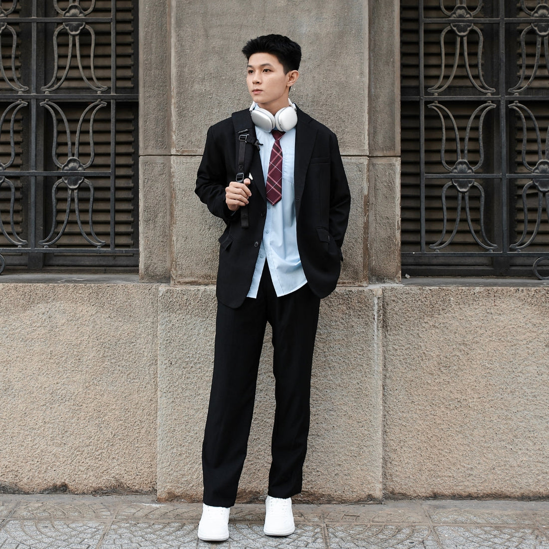 So sánh phong cách classic và modern cho nam giới